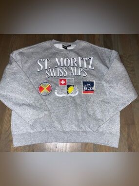 NWT MAD Engine St. Moritz Swiss Alps Graphic Sweatshirt Gray Size Small